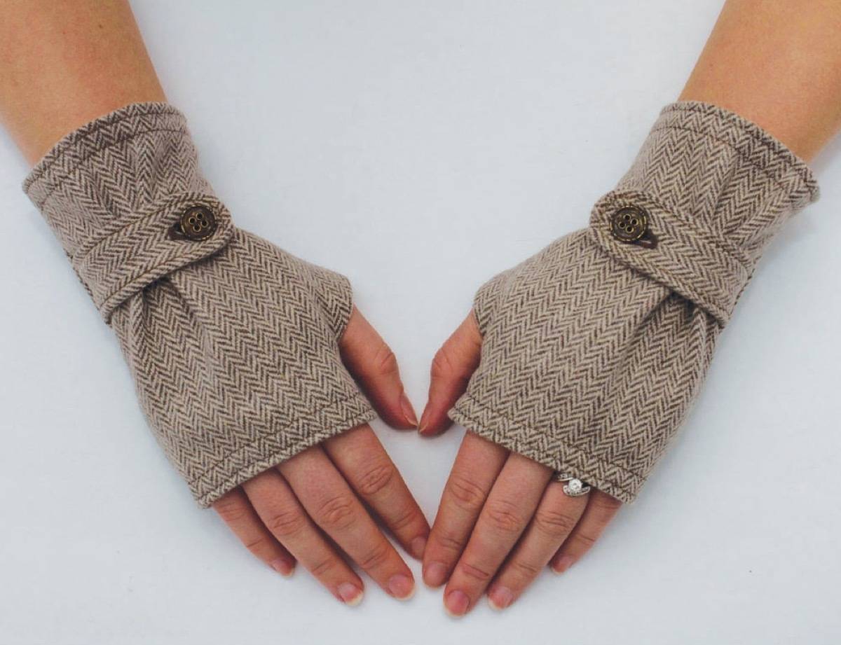 DIY fingerless gloves sewing