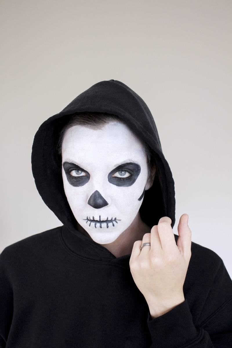 5 Quick Costumes That Only Require Face Painting | A Skeleton