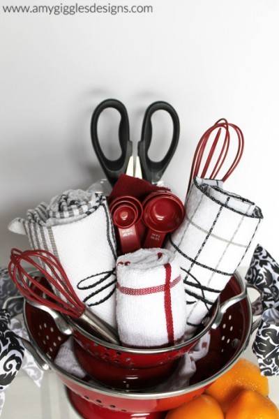 Kitchen tools gift basket