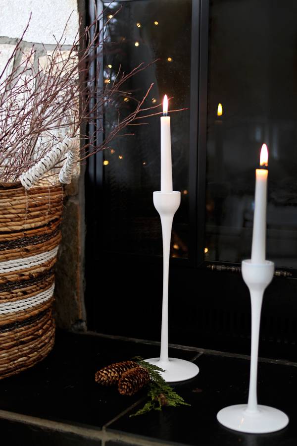 Christmas Mantle Makeover: No Mantle, No Worries