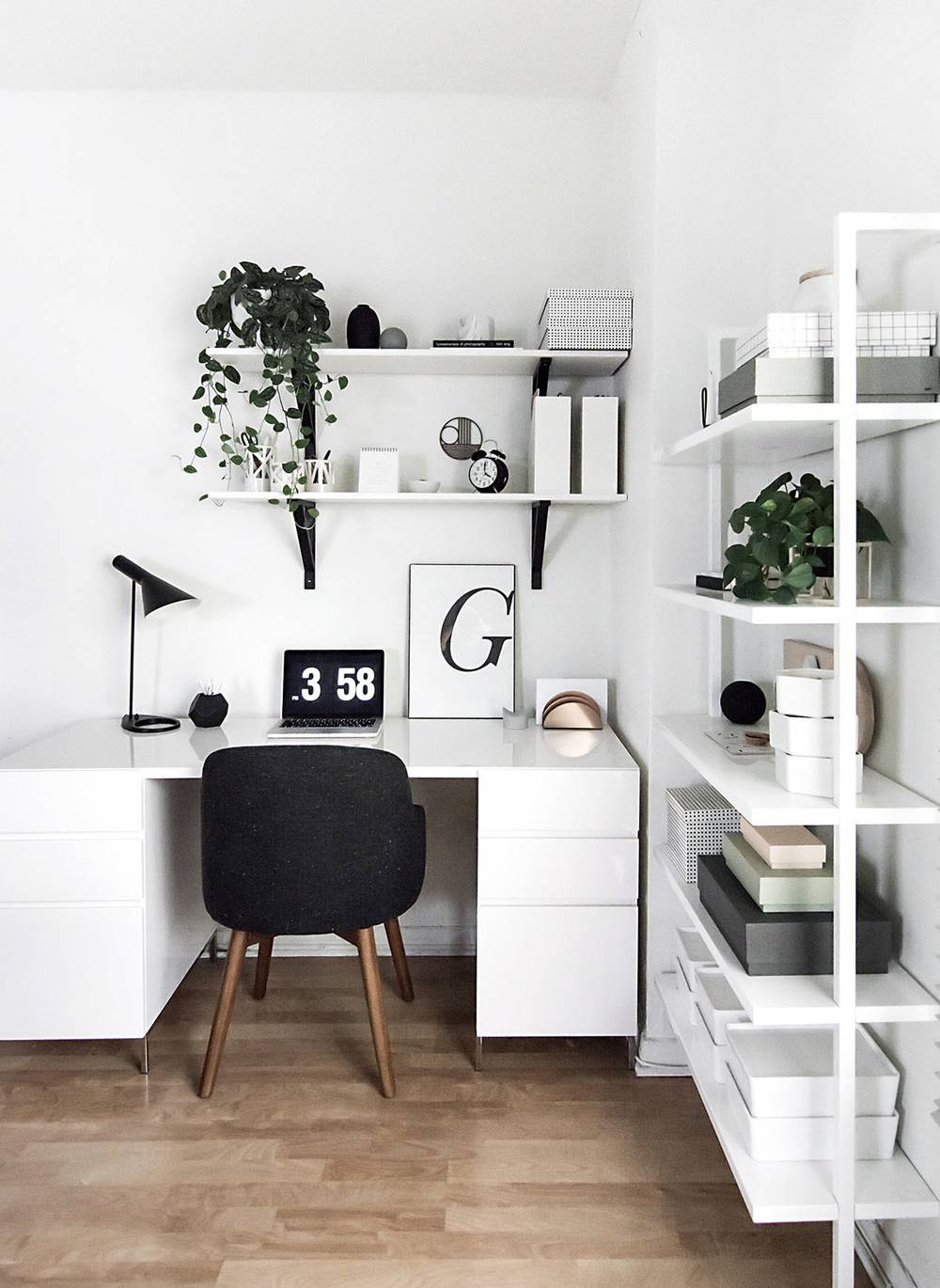 30 Incredibly Organized Creative Workspaces