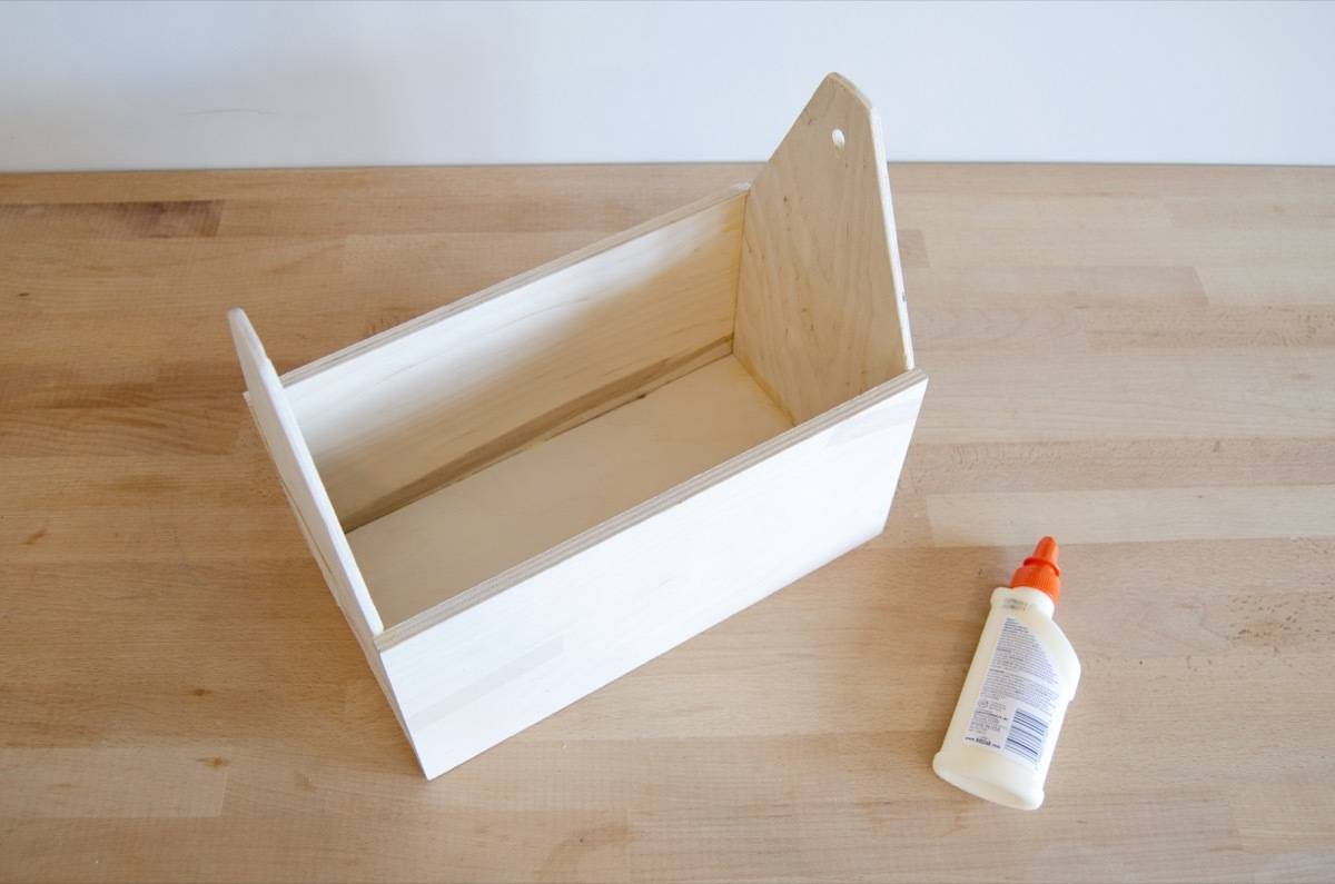 DIY Wood Tote: How to make a wooden carrier for your household cleaning supplies