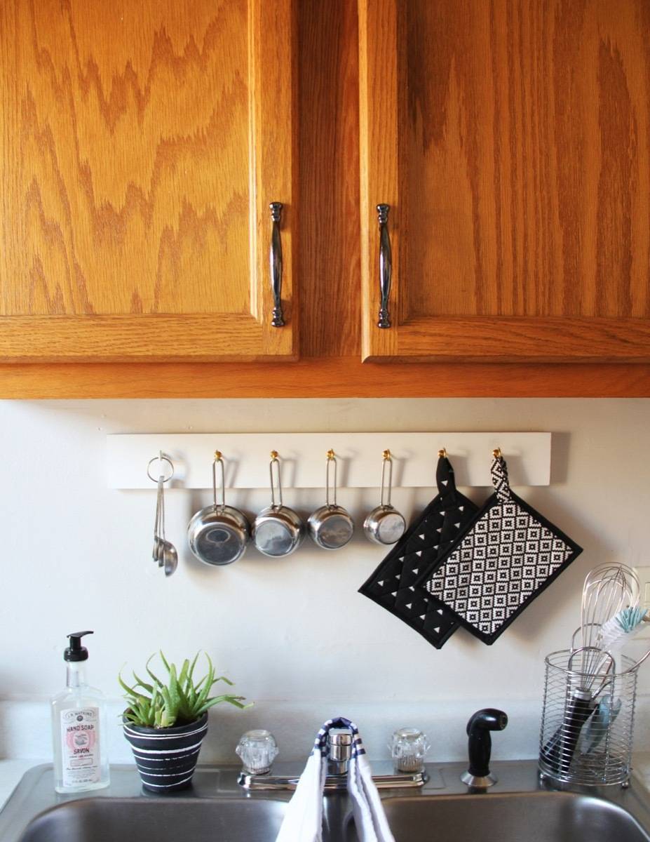 Landlord-friendly apartment upgrades: Change out kitchen cabinet hardware