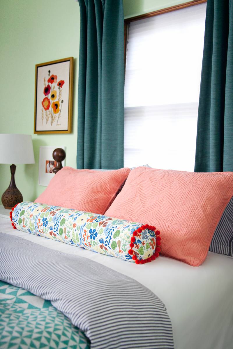 99 ways to use fabric to decorate your home | DIY bolster pillow
