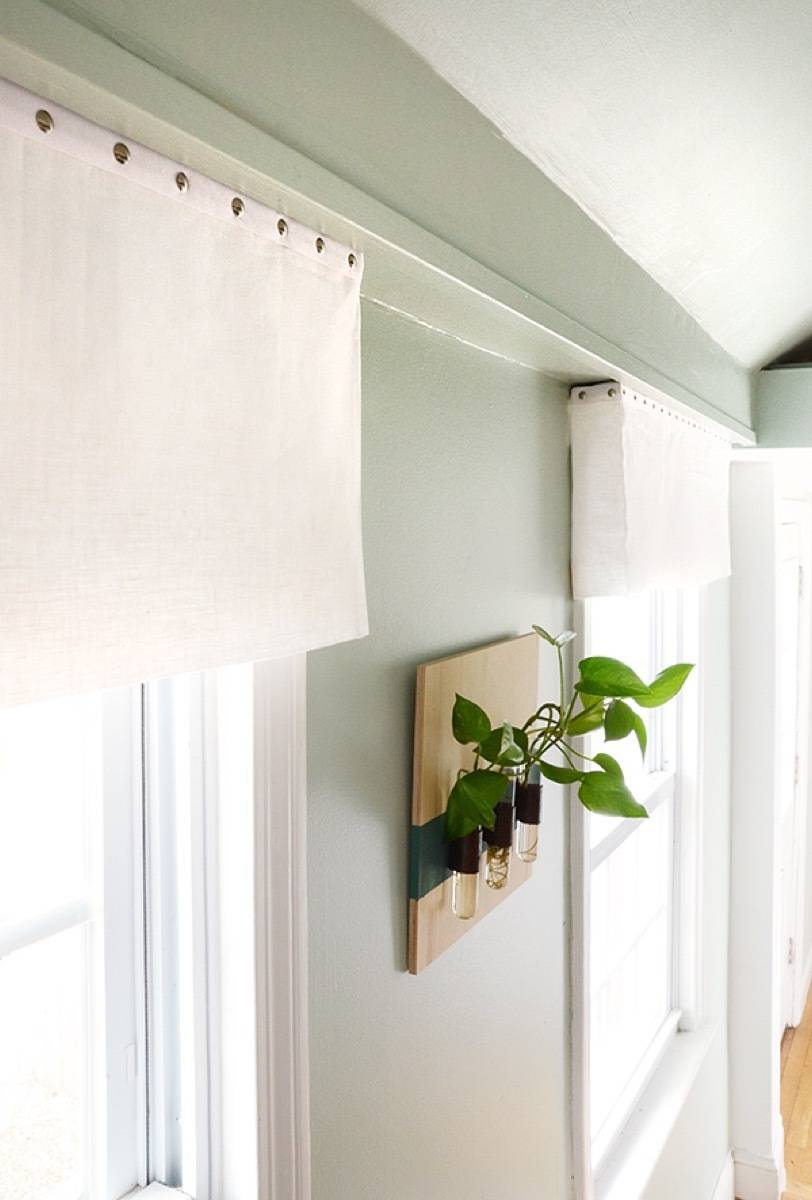 99 ways to use fabric to decorate your home | DIY no-sew valances