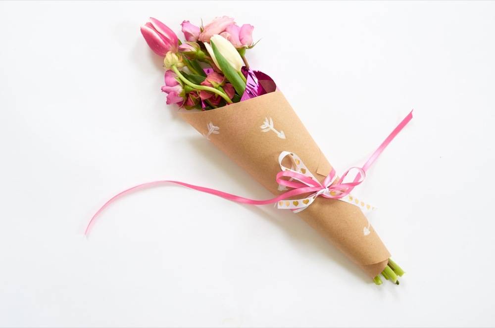 Finish the bouquet with a ribbon