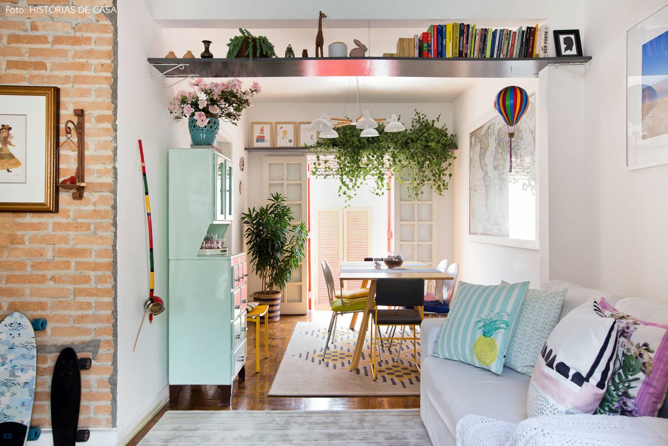 Hey Apartment-Dwellers: Here's How To Make A Rental Living Room Feel Like Home
