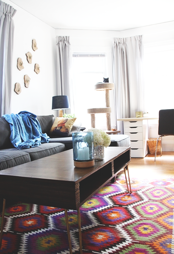 Hey Apartment-Dwellers: Here's How To Make A Rental Living Room Feel Like Home