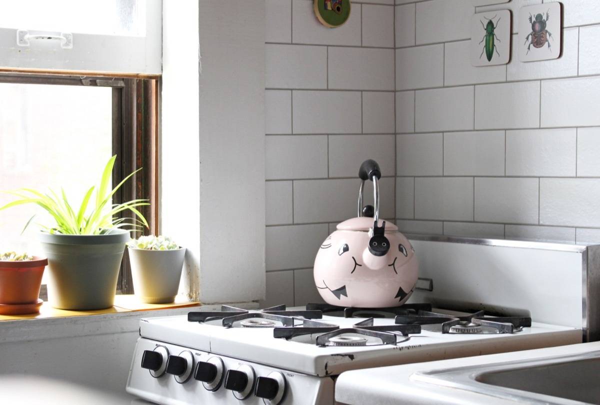 How to transform a rental kitchen using fake subway tile