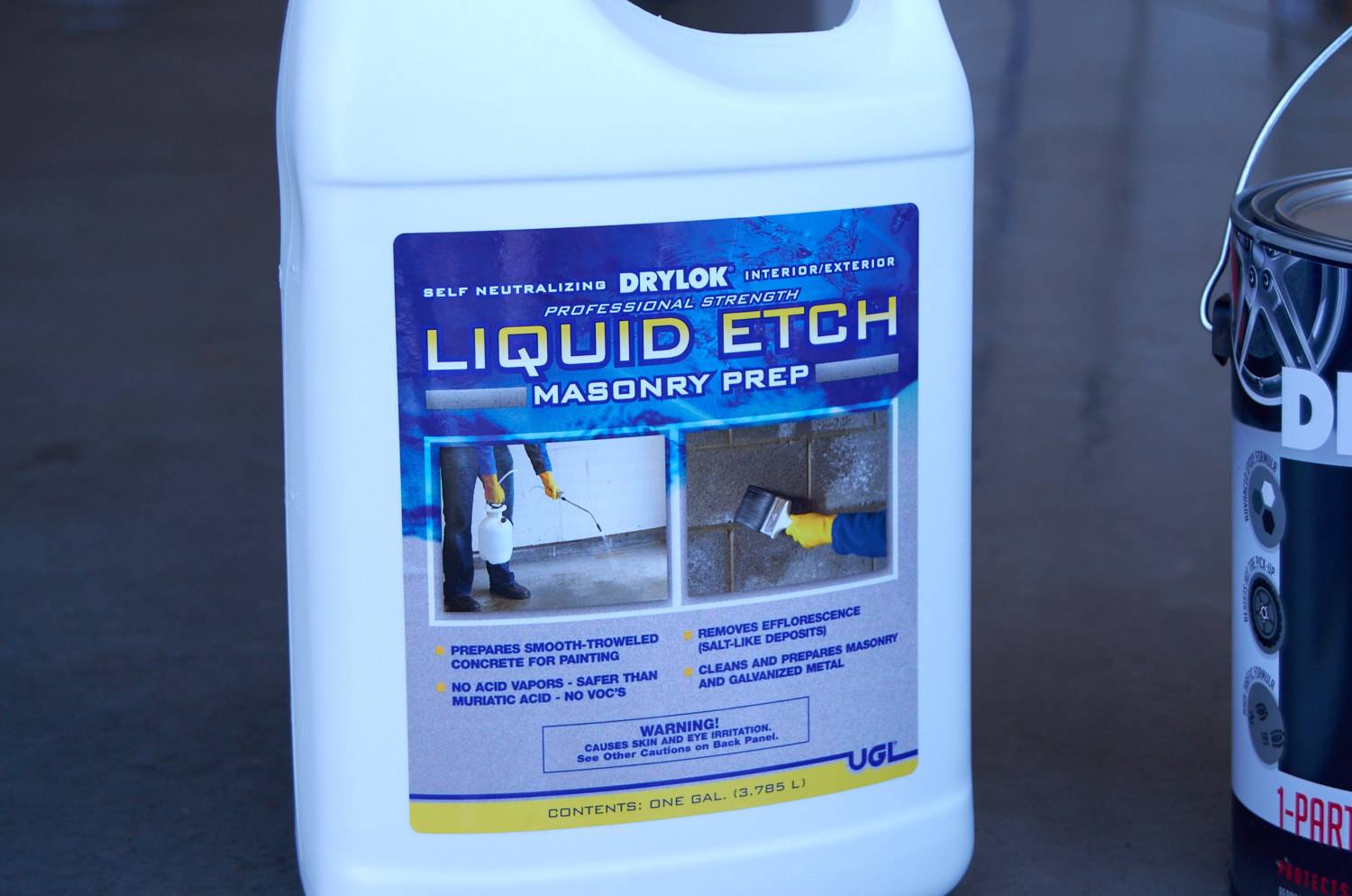 Liquid etching product for concrete garage floor