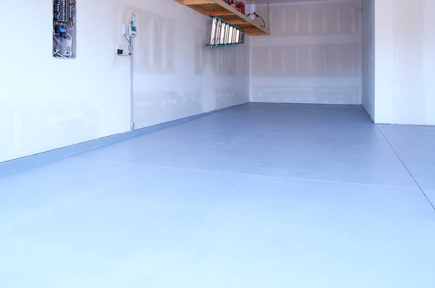 completed epoxy coating on a garage floor