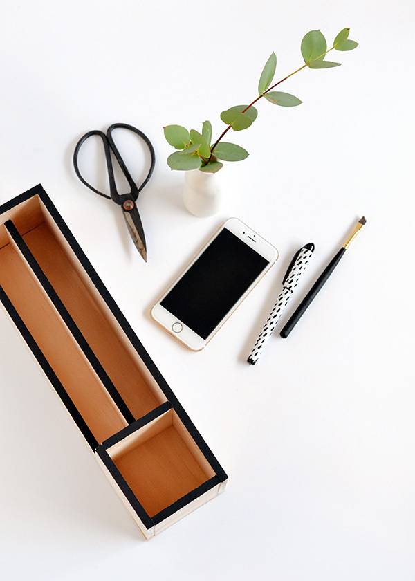 Minimal wood desk organizer DIY - desk organization