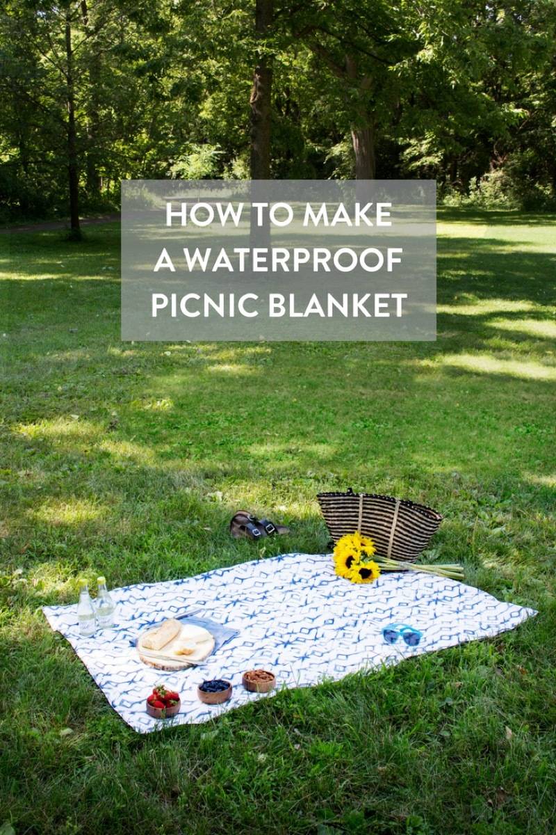 Cute date idea alert! Make a waterproof picnic blanket for lunch in the park, without worrying about the elements.