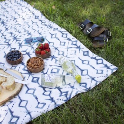 How to make a waterproof picnic blanket