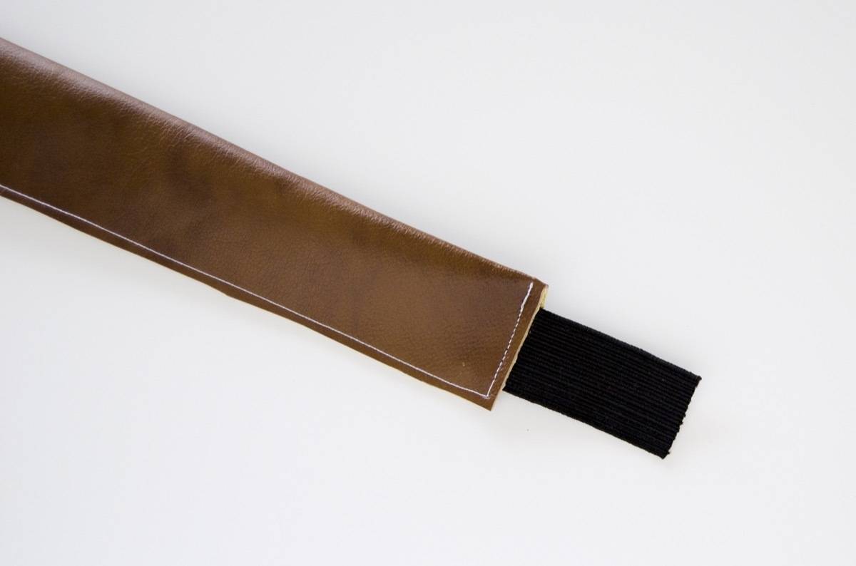 DIY Waterproof Picnic Blanket: Add elastic to strap