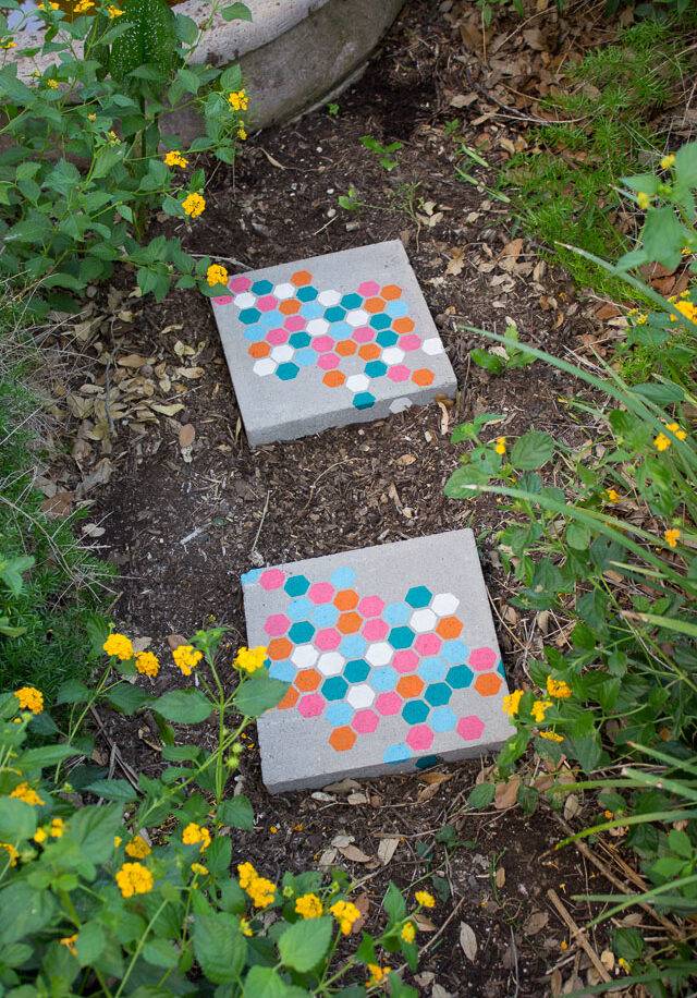 Painted stepping stone tutorial from Design Improvised.