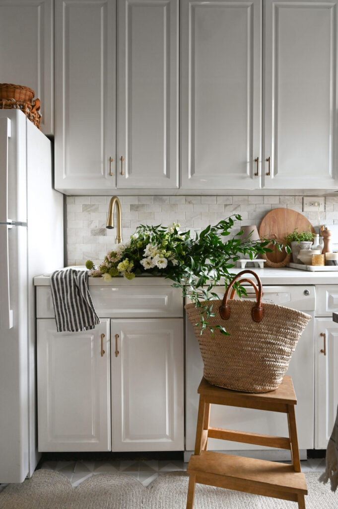 Kitchen tiled with white and gray backsplash