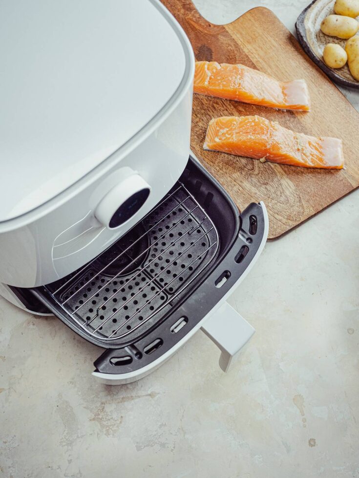 clean air fryer basket