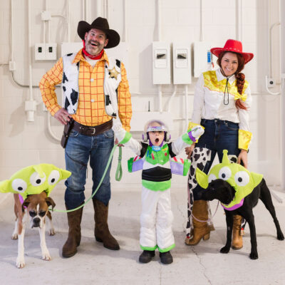 toy story family costume with woody and buzz lightyear