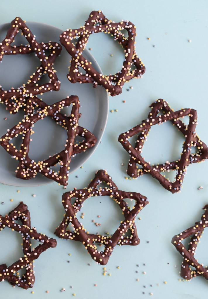 Kids will love these chocolate dipped star pretzels from Fork and Beans. 