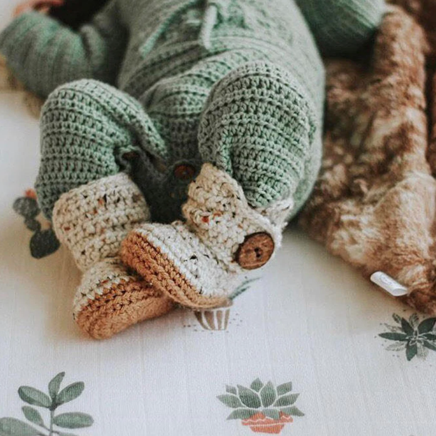 Crochet Baby Booties from Raspberriez. 