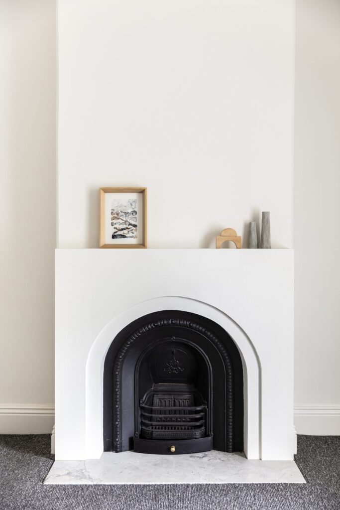 This classic fireplace hearth perfectly compliments the modern plaster surround