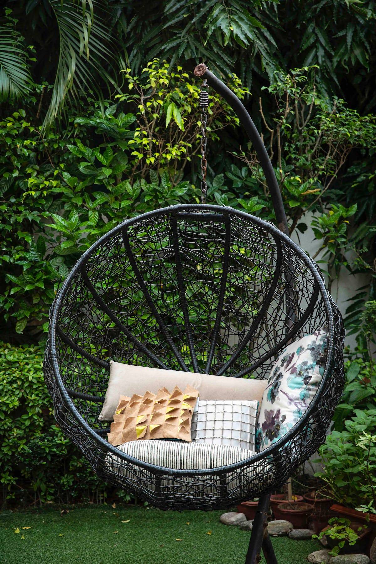 making outdoor space decluttered