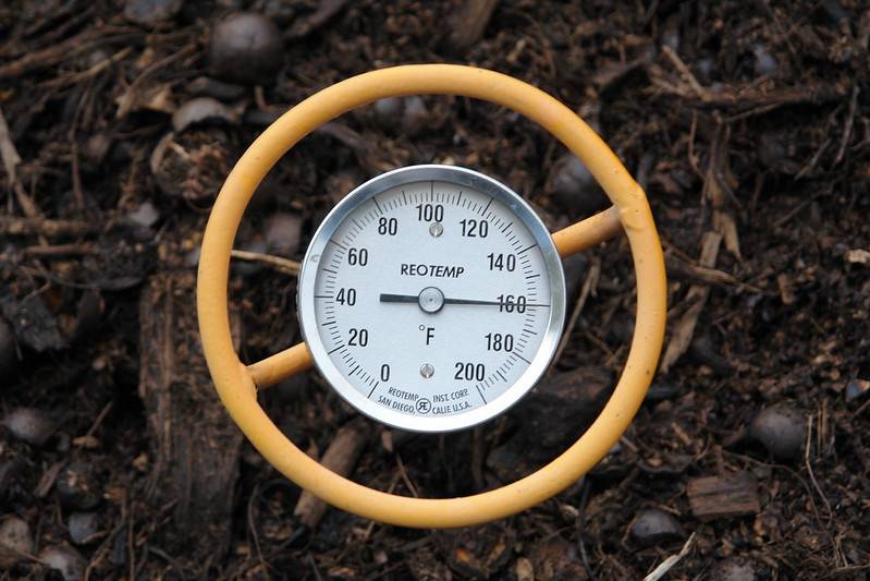 Thermometer for hot composting 