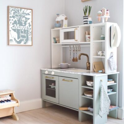 Cute and modern IKEA play kitchen hack from bageglad.